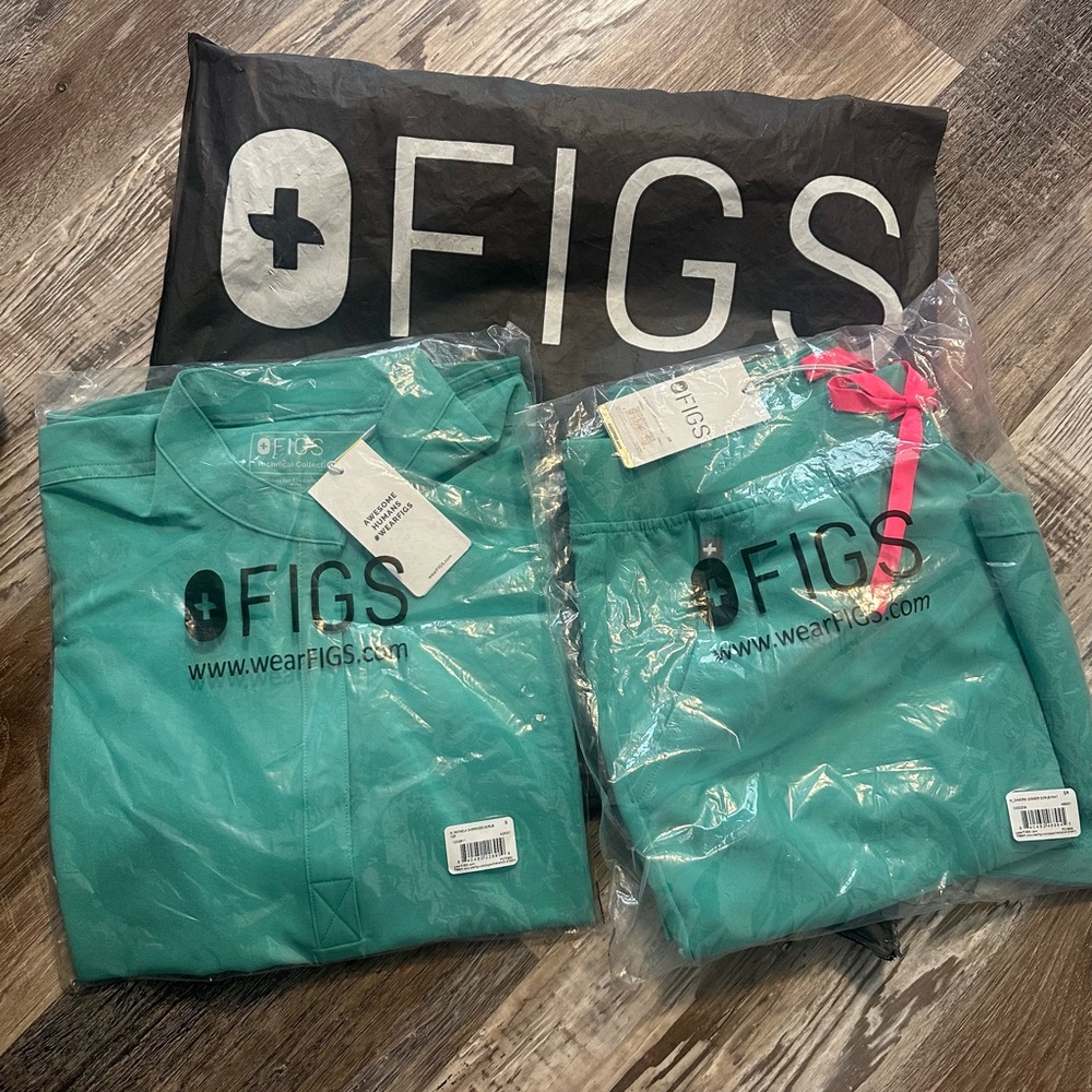 Figs scrubs set